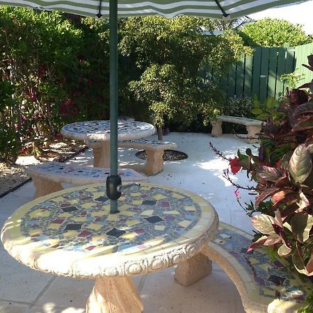 Caribbean Paradise Inn Grace Bay Extérieur photo