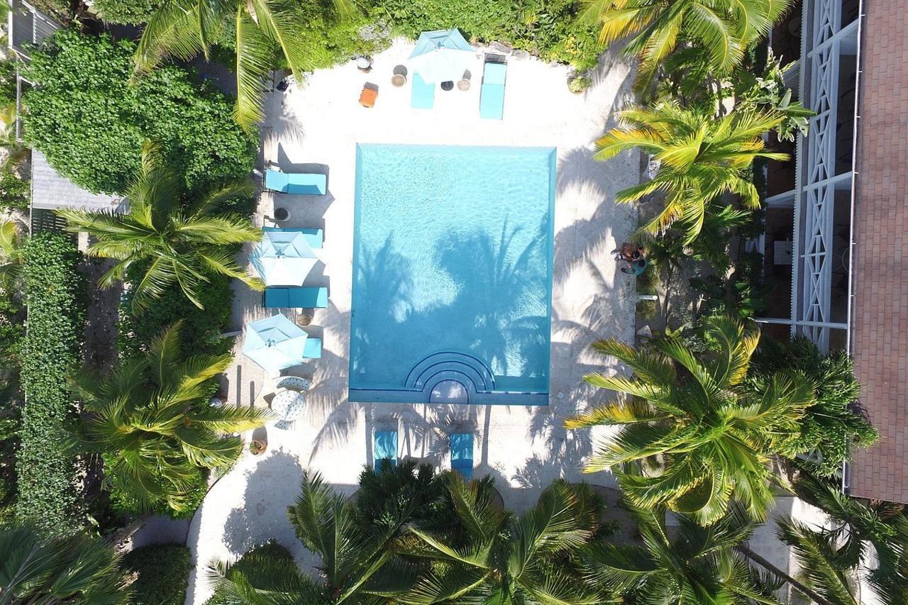 Caribbean Paradise Inn Grace Bay Extérieur photo