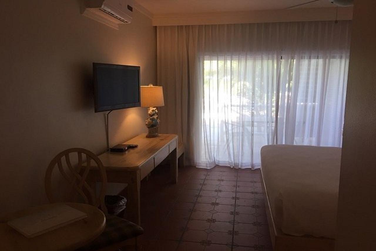 Caribbean Paradise Inn Grace Bay Extérieur photo