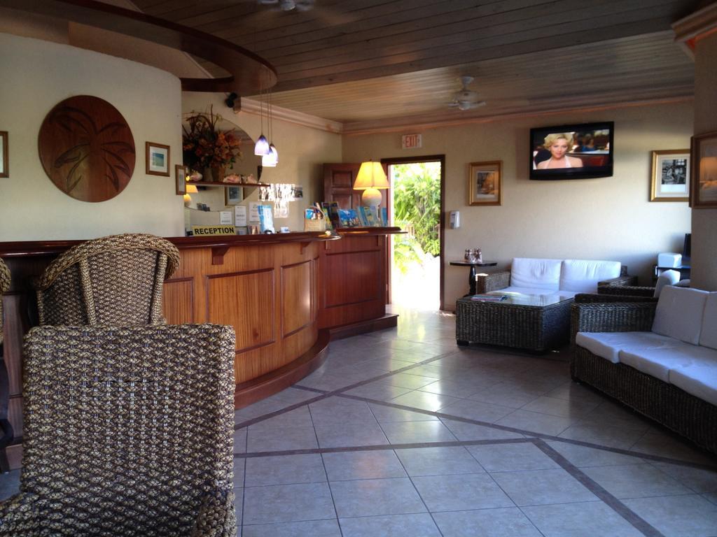 Caribbean Paradise Inn Grace Bay Extérieur photo