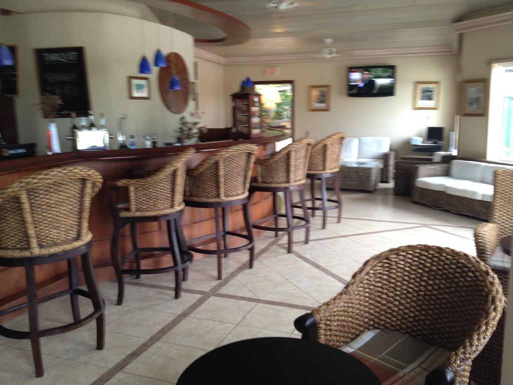 Caribbean Paradise Inn Grace Bay Extérieur photo