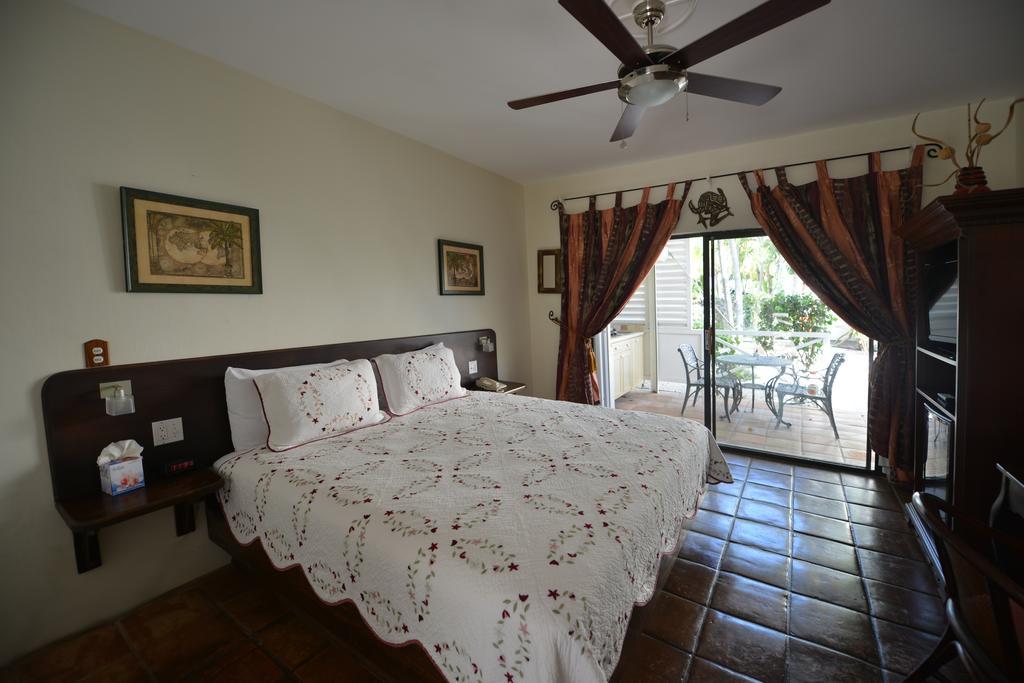 Caribbean Paradise Inn Grace Bay Extérieur photo
