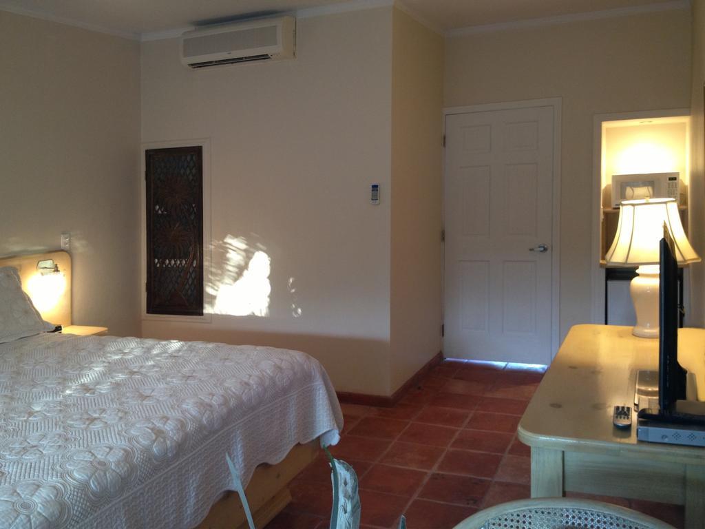 Caribbean Paradise Inn Grace Bay Extérieur photo