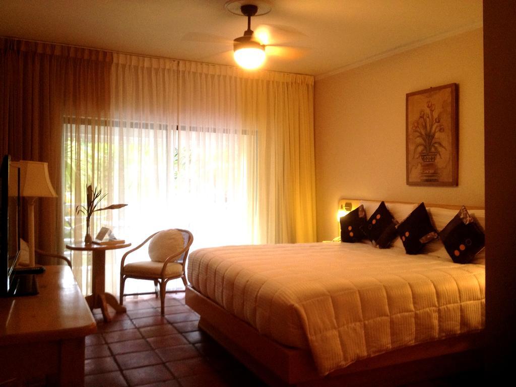 Caribbean Paradise Inn Grace Bay Extérieur photo