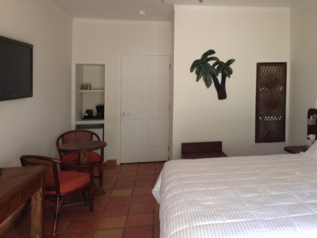 Caribbean Paradise Inn Grace Bay Extérieur photo