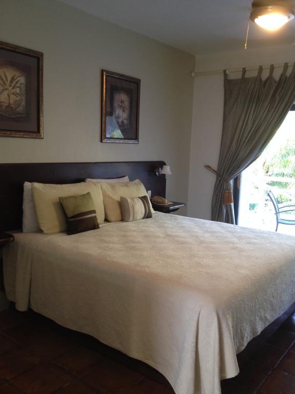 Caribbean Paradise Inn Grace Bay Extérieur photo