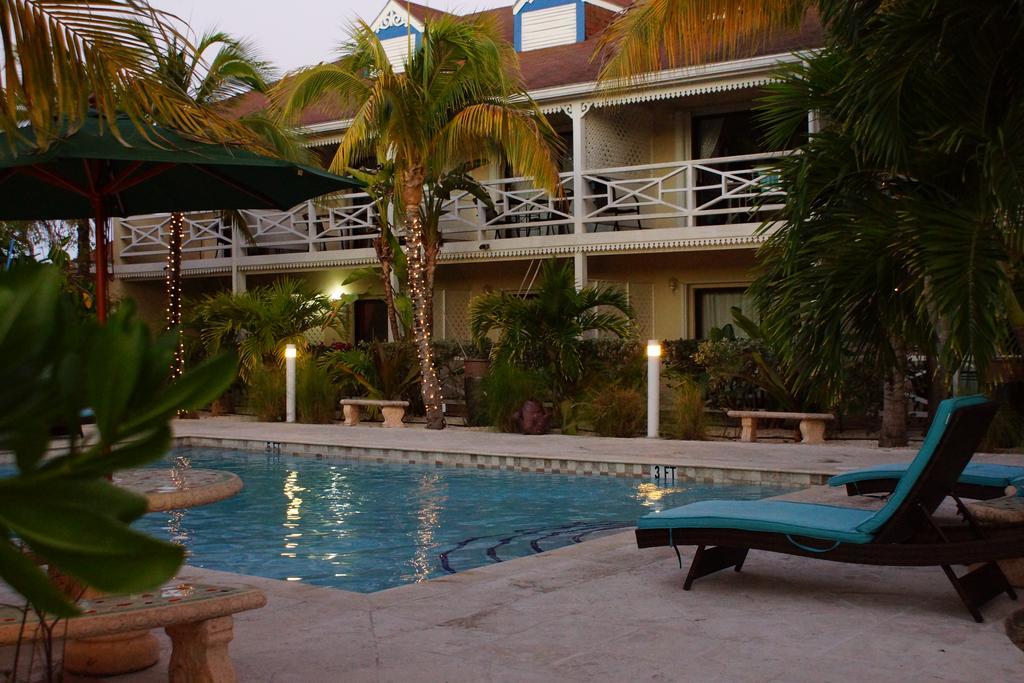 Caribbean Paradise Inn Grace Bay Extérieur photo