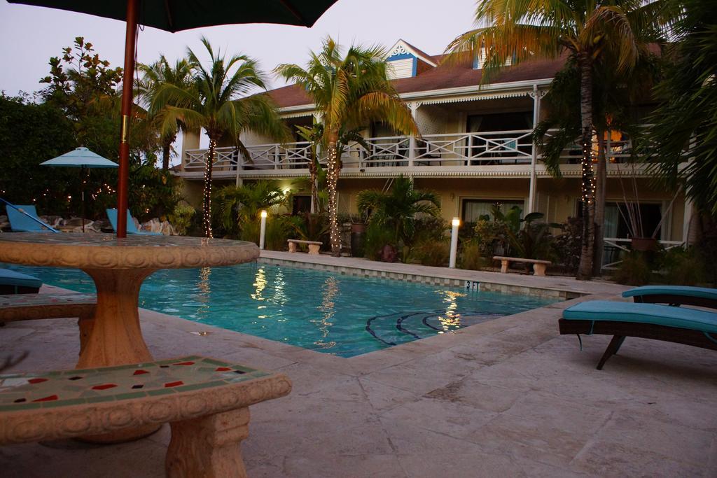 Caribbean Paradise Inn Grace Bay Extérieur photo