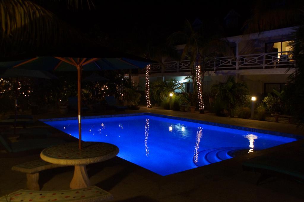 Caribbean Paradise Inn Grace Bay Extérieur photo