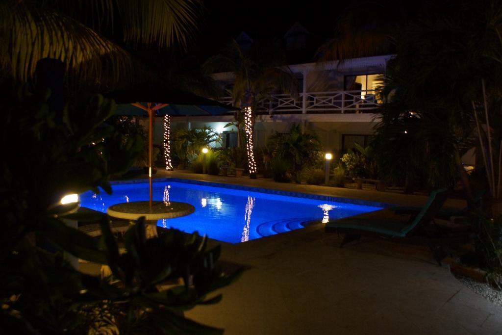 Caribbean Paradise Inn Grace Bay Extérieur photo