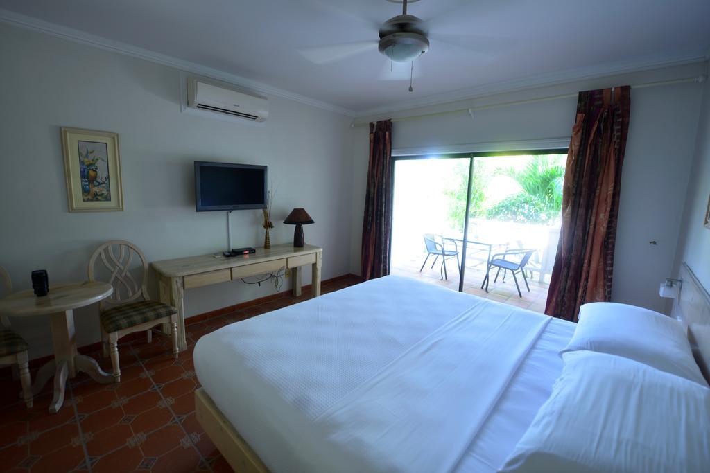 Caribbean Paradise Inn Grace Bay Extérieur photo