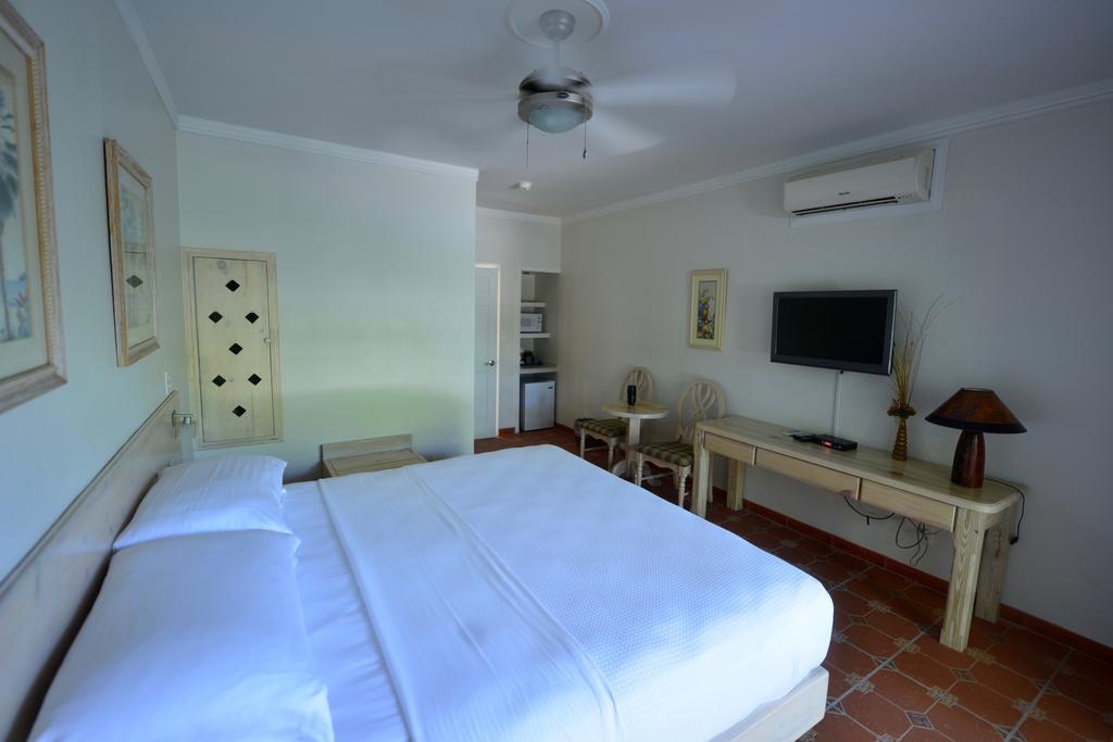 Caribbean Paradise Inn Grace Bay Extérieur photo