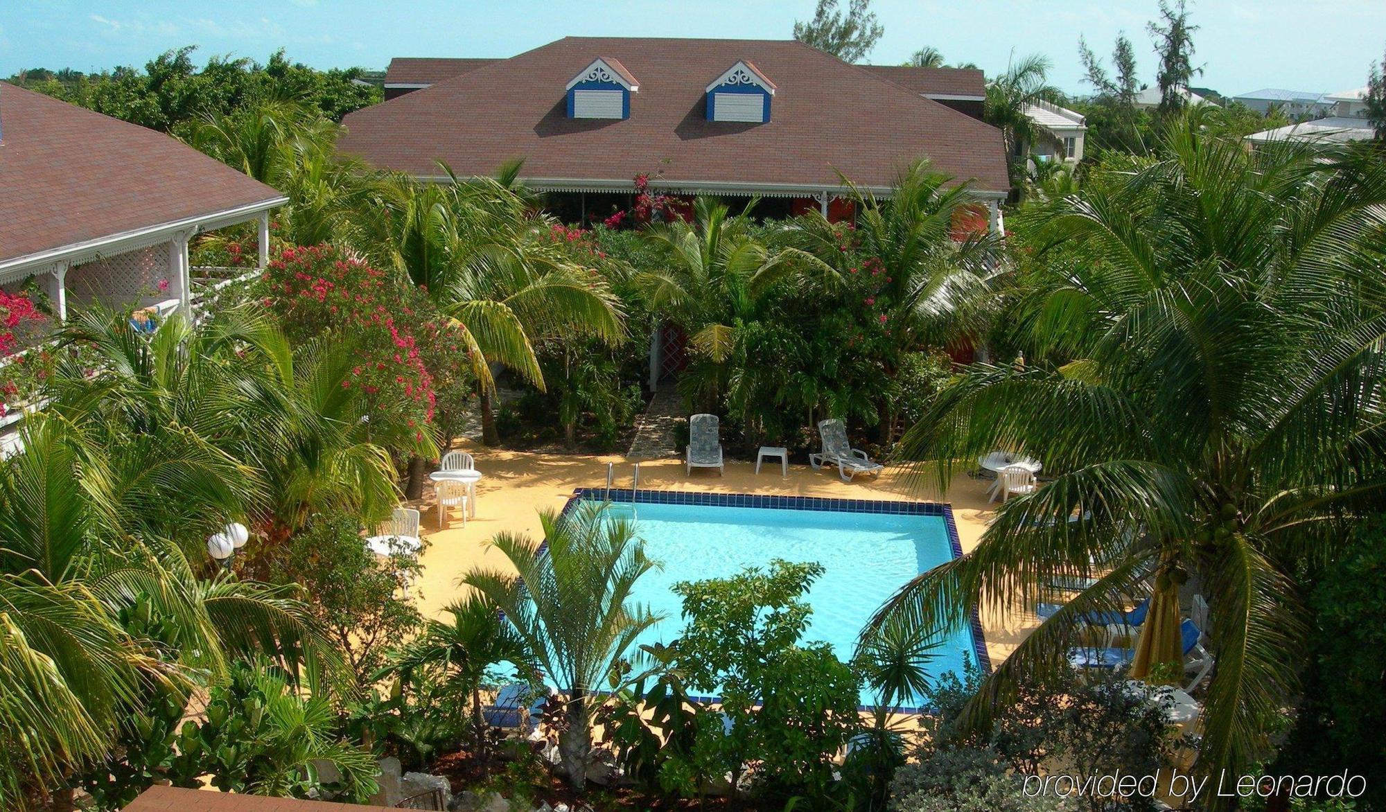 Caribbean Paradise Inn Grace Bay Extérieur photo