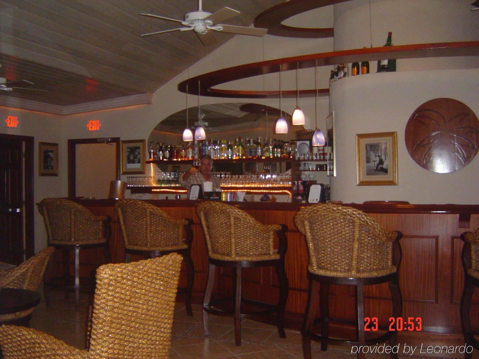 Caribbean Paradise Inn Grace Bay Extérieur photo