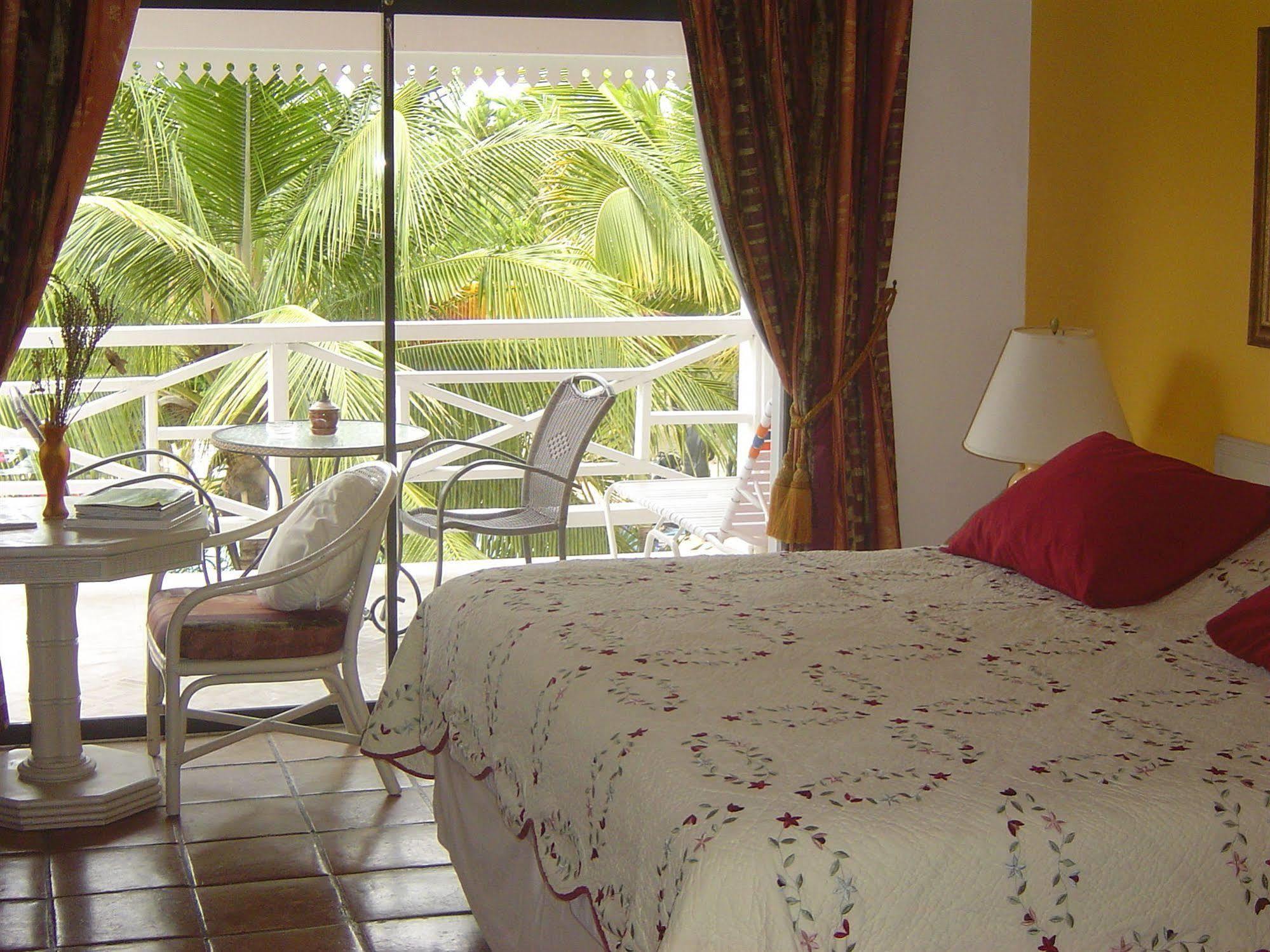 Caribbean Paradise Inn Grace Bay Extérieur photo