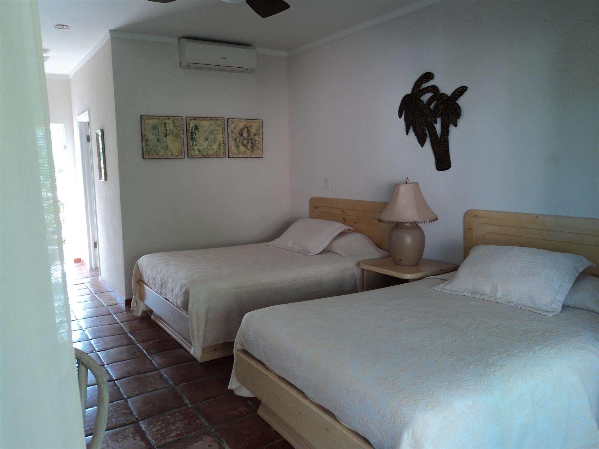 Caribbean Paradise Inn Grace Bay Extérieur photo