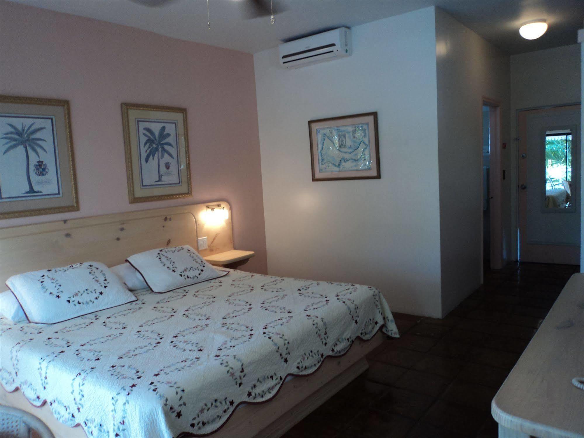 Caribbean Paradise Inn Grace Bay Extérieur photo