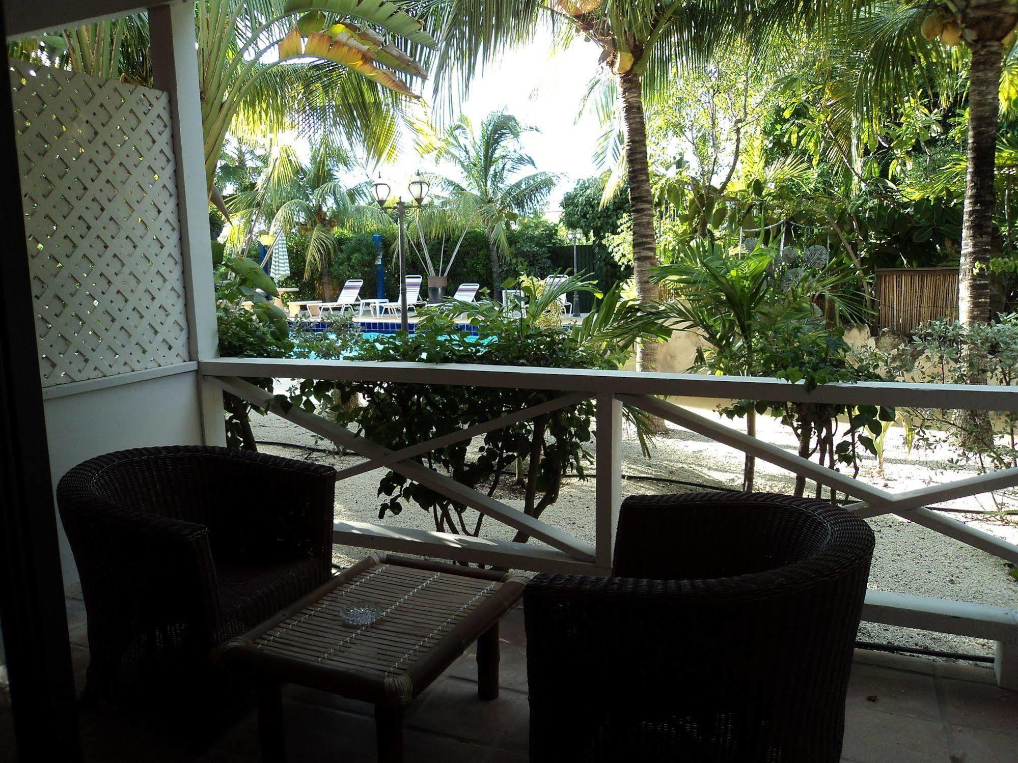 Caribbean Paradise Inn Grace Bay Extérieur photo